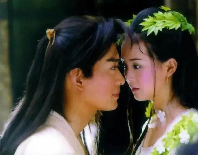 这五部电视剧翻拍就是“毁经典”，单是服化道就秒杀现偶