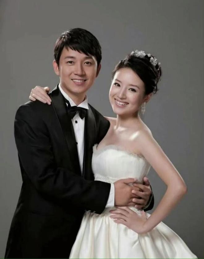 董洁潘粤明儿子近照曝光，14岁顶顶五官优越，嘴角已长胡须