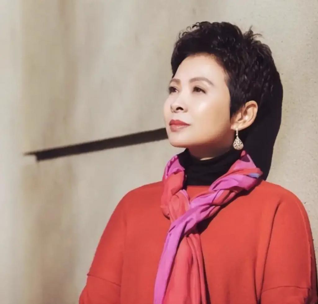 被赖昌星“毁了”的两位女星，除董文华外，另一人是谁？