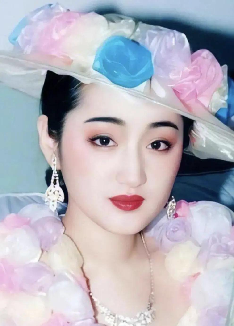 被赖昌星“毁了”的两位女星，除董文华外，另一人是谁？