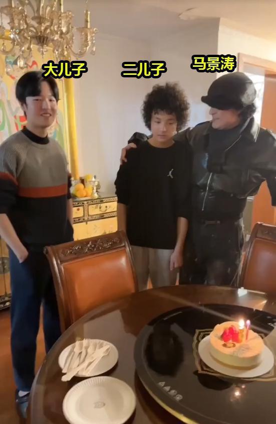 马景涛和前妻为儿子庆生：吴佳尼变化大，马景涛比儿子时髦