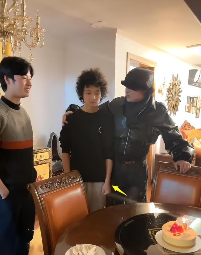 马景涛和前妻为儿子庆生：吴佳尼变化大，马景涛比儿子时髦