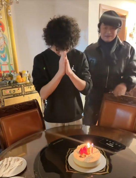 马景涛和前妻为儿子庆生：吴佳尼变化大，马景涛比儿子时髦