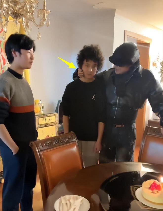 马景涛和前妻为儿子庆生：吴佳尼变化大，马景涛比儿子时髦