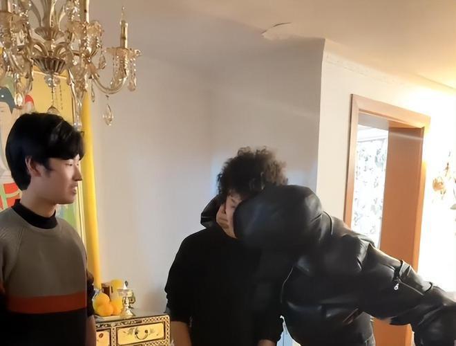 马景涛和前妻为儿子庆生：吴佳尼变化大，马景涛比儿子时髦