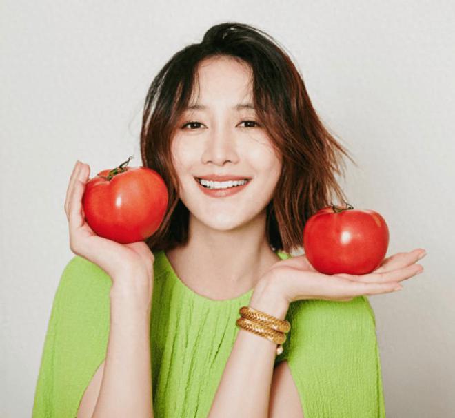 孕期疑遭劈腿，未婚生女不敢官宣，她算不算自食苦果？