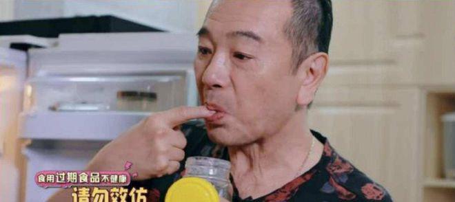 “老戏骨”张晨光曾跑龙套10年一件衣服穿35年，倪萍都说抠门