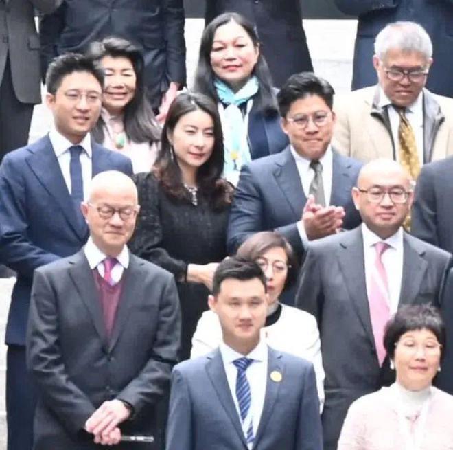 “下嫁”11年，郭晶晶爆改香港豪门