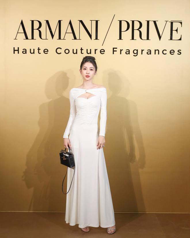 潘玮柏带宣云芬兰旅行：夫妻夜游雪景，一起浪漫看极光