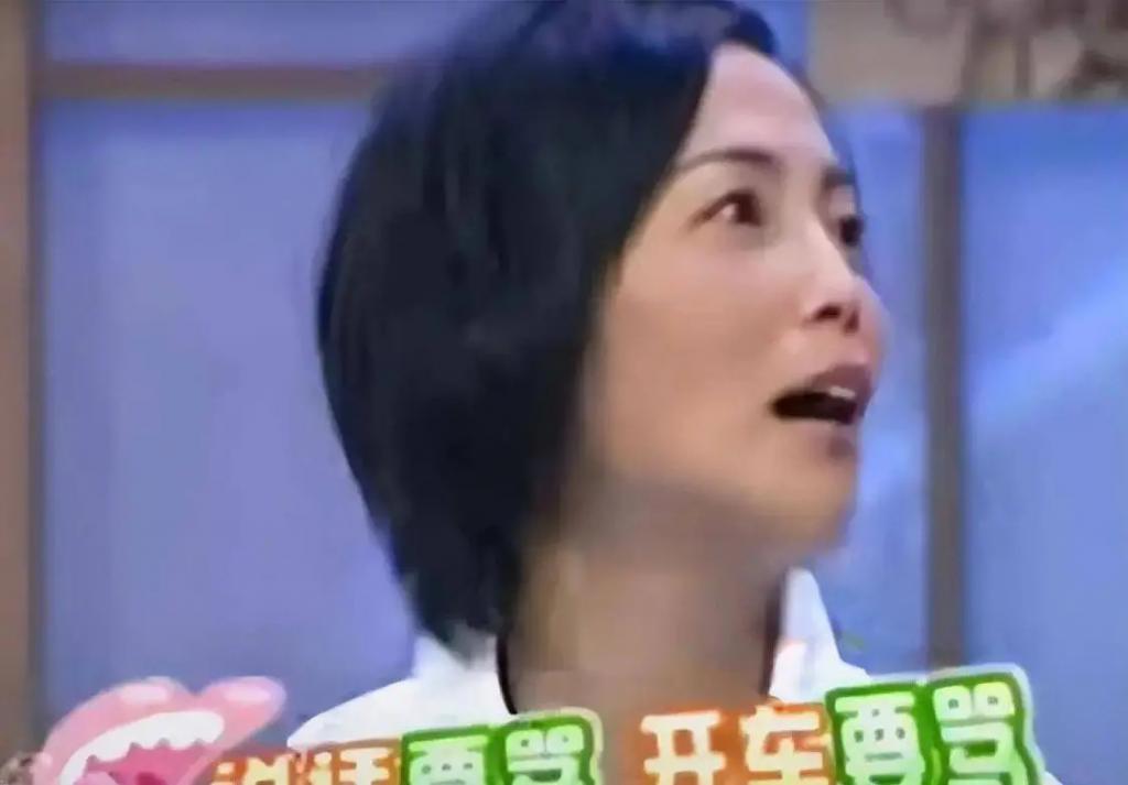 “石榴姐”苑琼丹被菲律宾册封公主，戴皇冠晒照认证