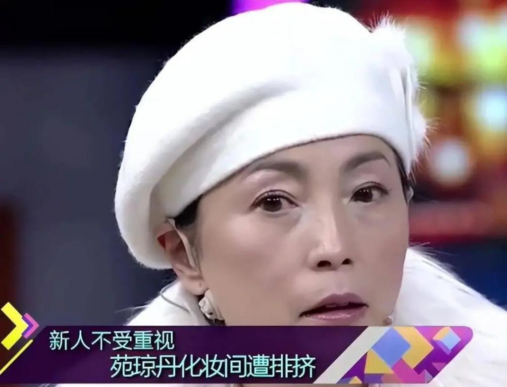 “石榴姐”苑琼丹被菲律宾册封公主，戴皇冠晒照认证