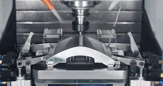 谁在制造 Vision Pro？