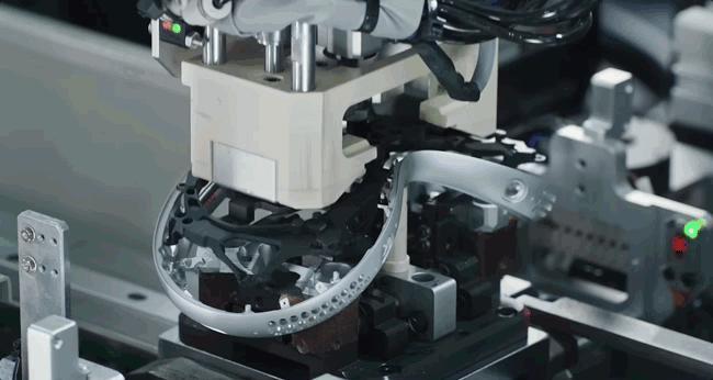 谁在制造 Vision Pro？