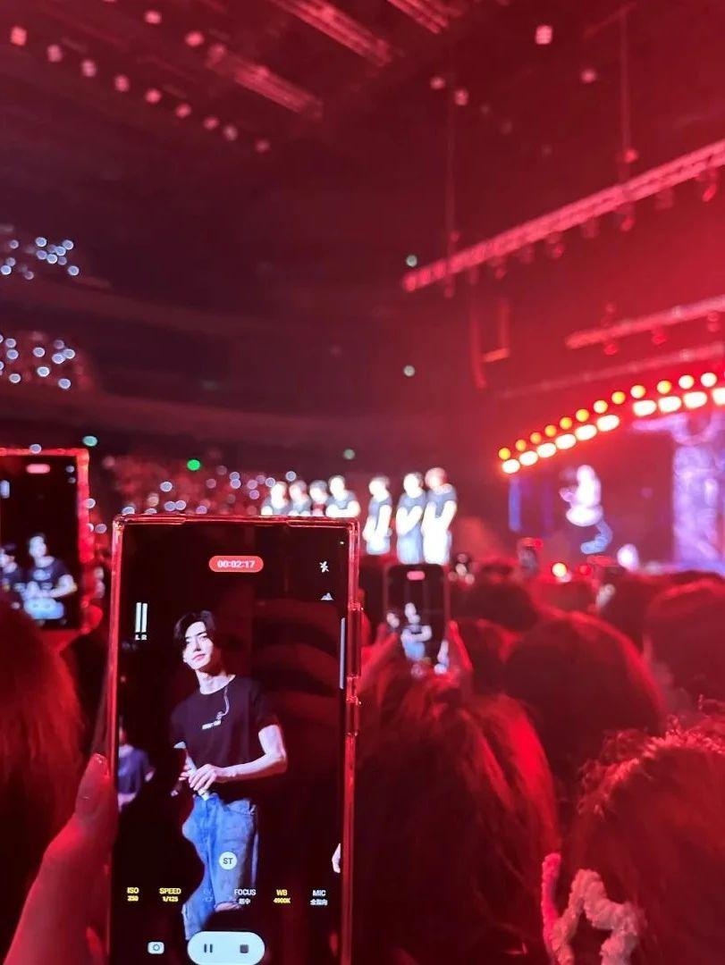 要不是演唱会，我都忘记这位过气顶流了
