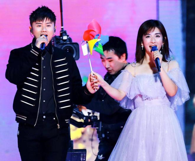 湖南台小年夜春晚阵容官宣！有张杰没谢娜，又是何炅挑大梁