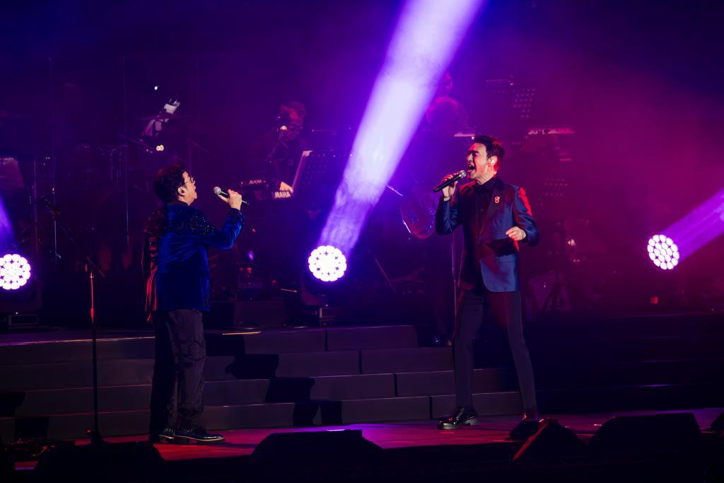 温拿乐队成立50年 “温拿五虎”合体演唱怀旧金曲