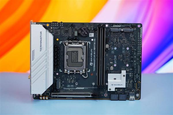 正面没有一根线！铭瑄H770YTX D5 WIFI主板图赏