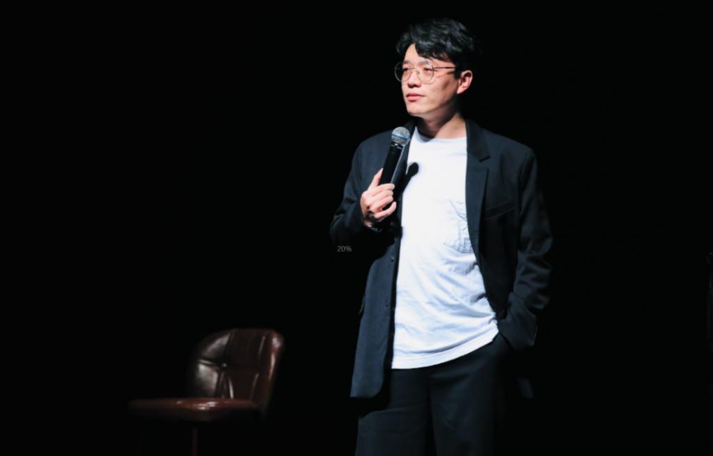 有女朋友，也要和别人亲吻的无辜男人一枚呀