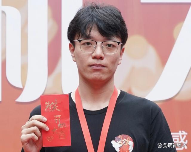 脱口秀演员杨波回应出轨！称女方反复骚扰，现在女友要分手