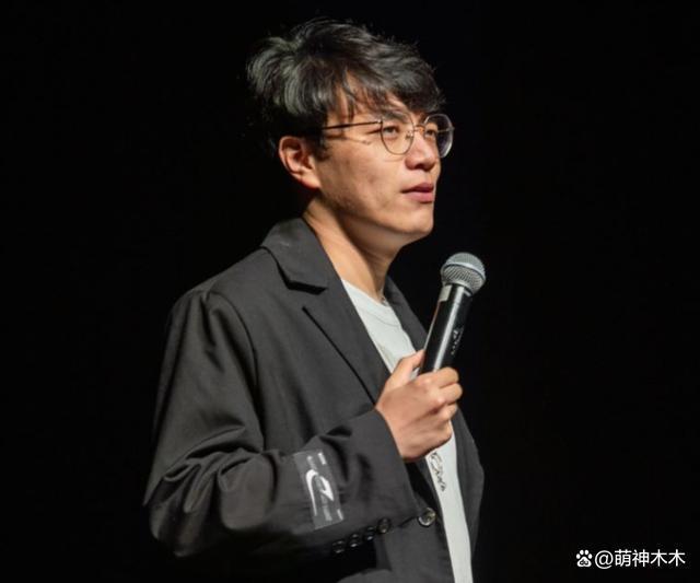 脱口秀演员杨波回应出轨！称女方反复骚扰，现在女友要分手