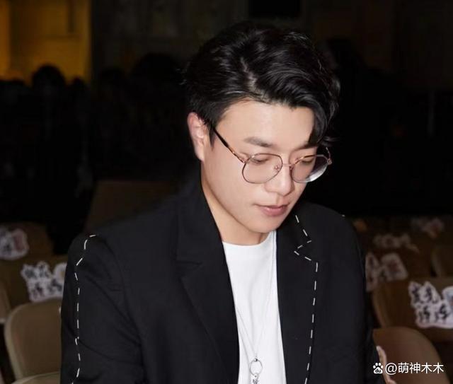 脱口秀演员杨波回应出轨！称女方反复骚扰，现在女友要分手