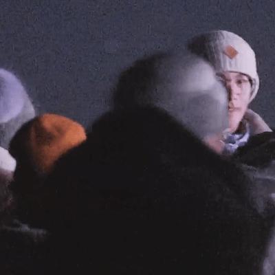 我也不想磕啊，可他俩手都牵上叻！