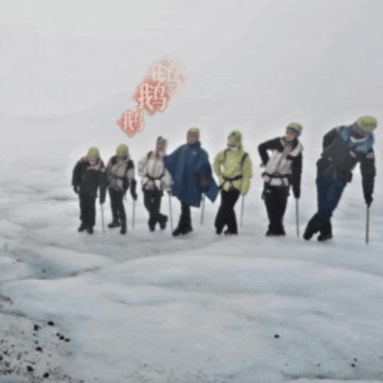 我也不想磕啊，可他俩手都牵上叻！