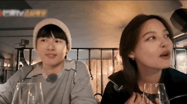 我也不想磕啊，可他俩手都牵上叻！