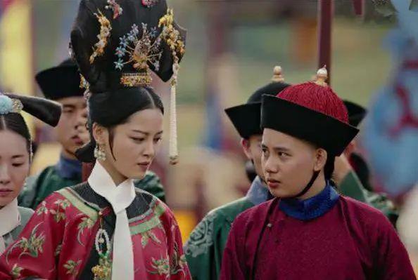 我也不想磕啊，可他俩手都牵上叻！