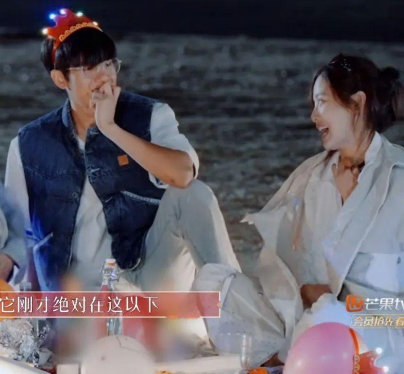 我也不想磕啊，可他俩手都牵上叻！