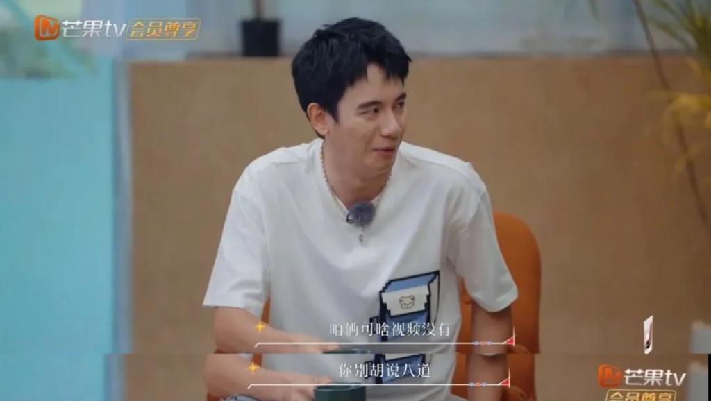 我也不想磕啊，可他俩手都牵上叻！