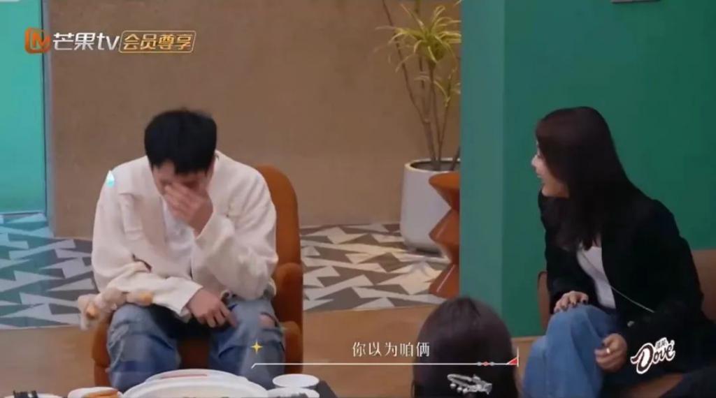 我也不想磕啊，可他俩手都牵上叻！