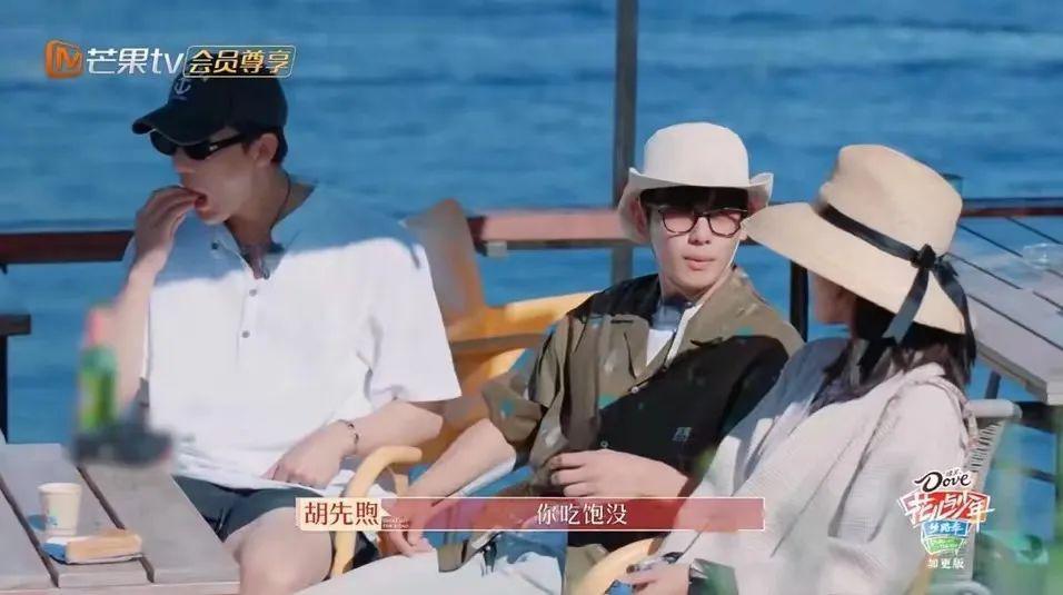 我也不想磕啊，可他俩手都牵上叻！