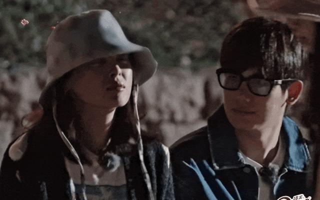 我也不想磕啊，可他俩手都牵上叻！