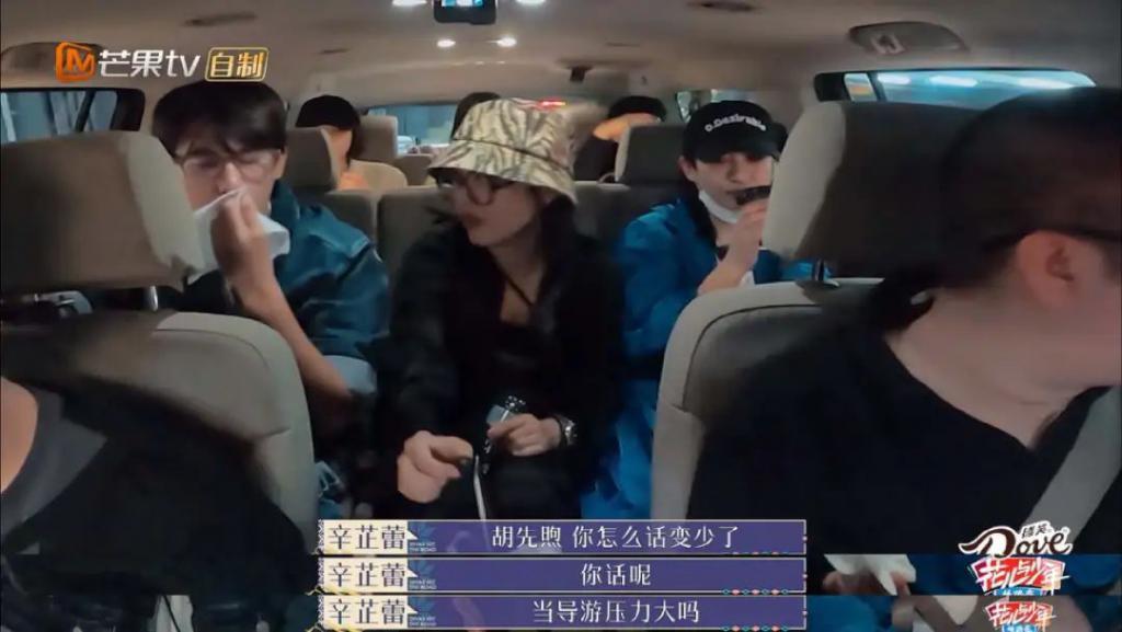 我也不想磕啊，可他俩手都牵上叻！