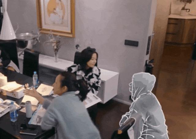 我也不想磕啊，可他俩手都牵上叻！