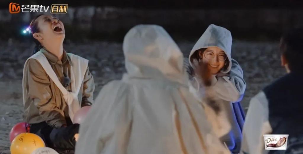 我也不想磕啊，可他俩手都牵上叻！