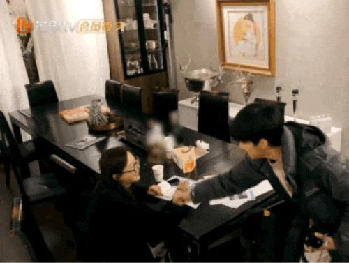 我也不想磕啊，可他俩手都牵上叻！