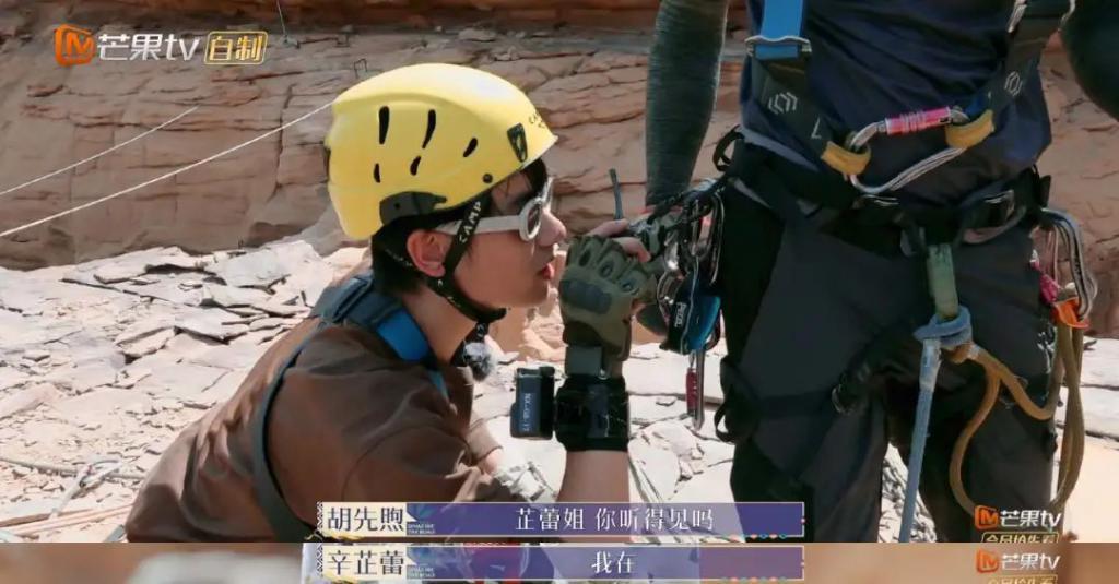 我也不想磕啊，可他俩手都牵上叻！