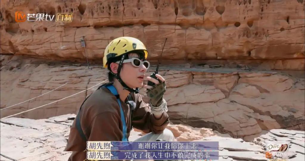 我也不想磕啊，可他俩手都牵上叻！