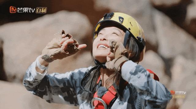 我也不想磕啊，可他俩手都牵上叻！