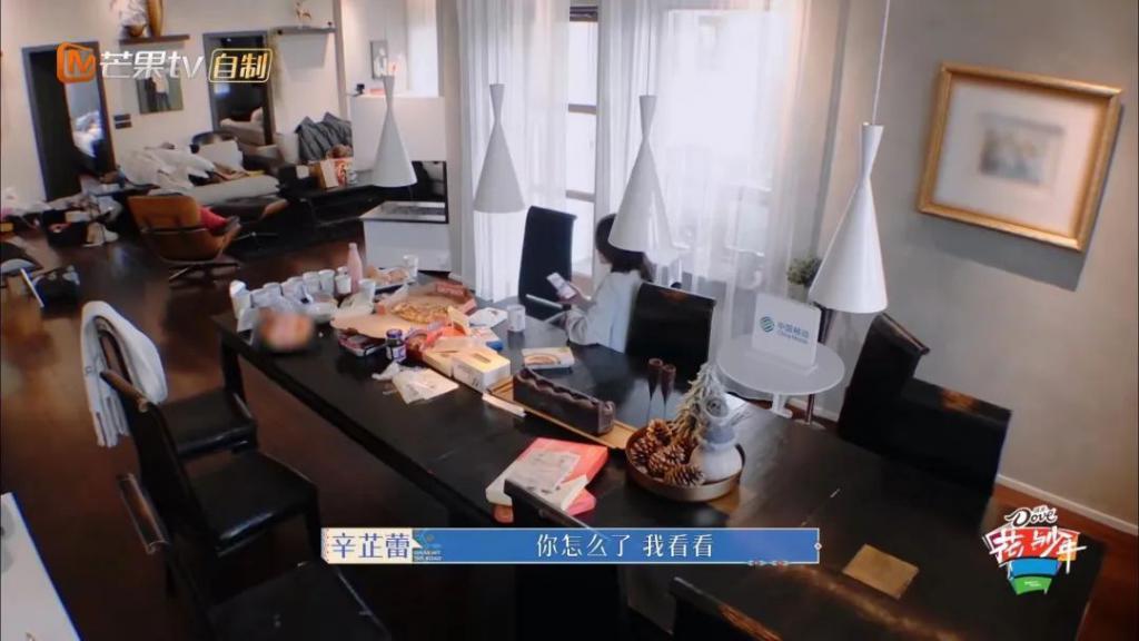 我也不想磕啊，可他俩手都牵上叻！