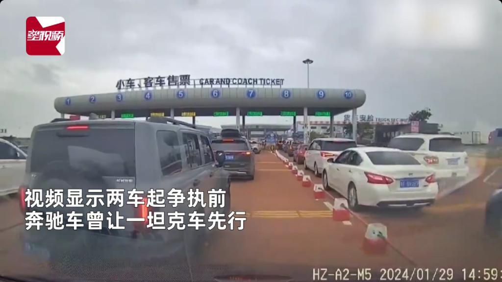 奔驰车主砸车事件反转？被砸车女子回应这不是真相