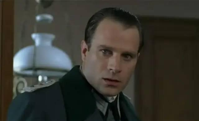 《沉静如海》：9.2分，最干净的战争爱情片，却被名字耽误