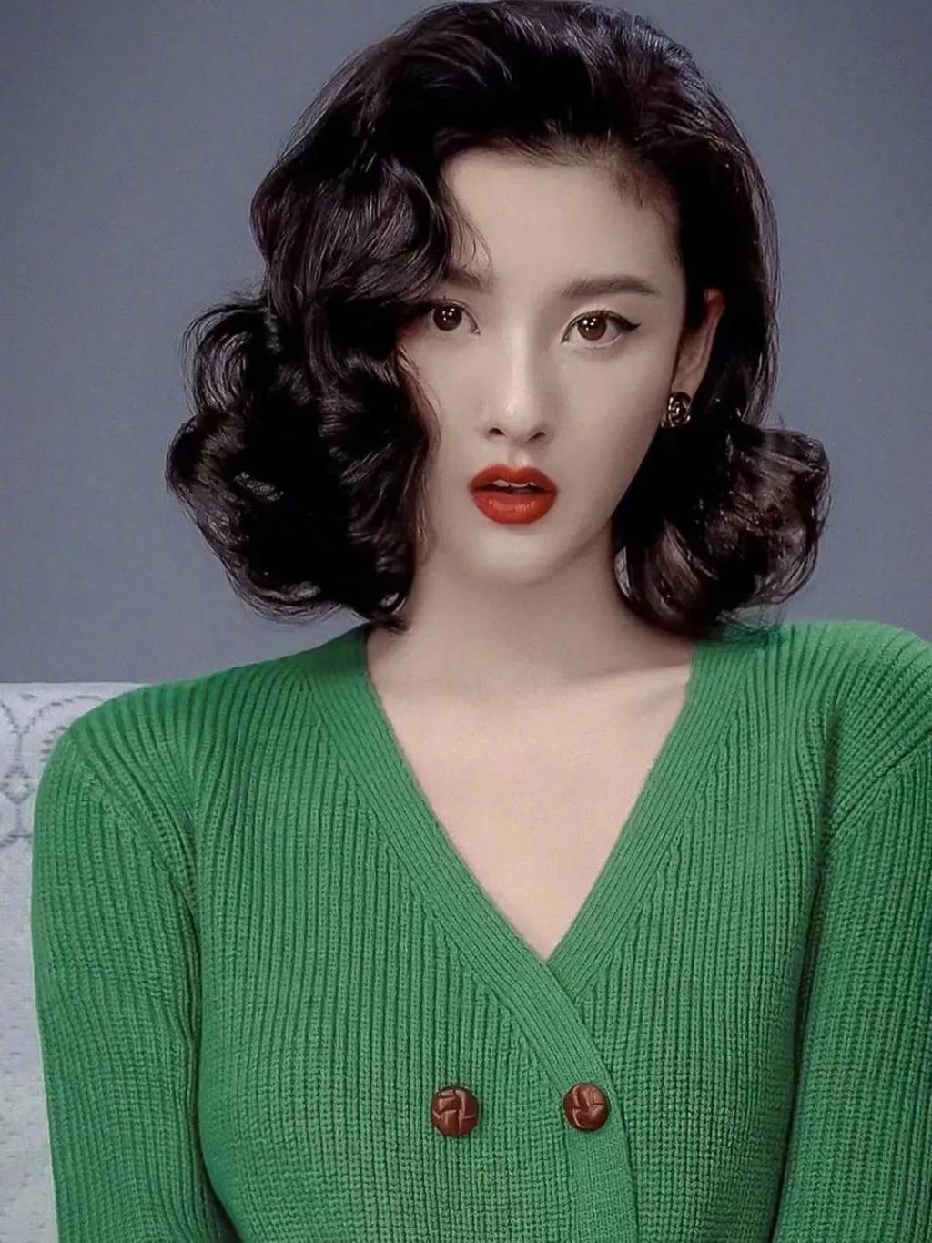 还在执著大红唇的港风妆，我有点倦了