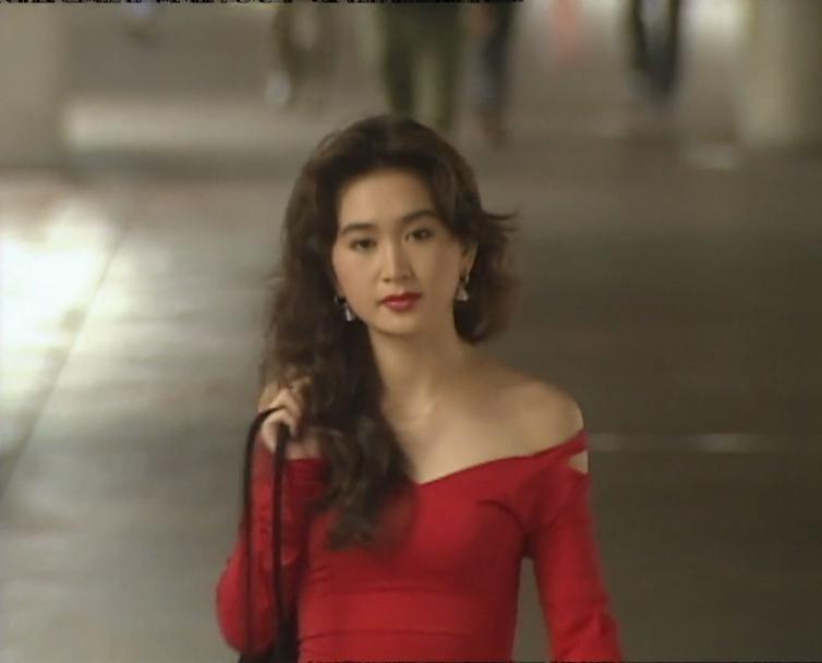 还在执著大红唇的港风妆，我有点倦了