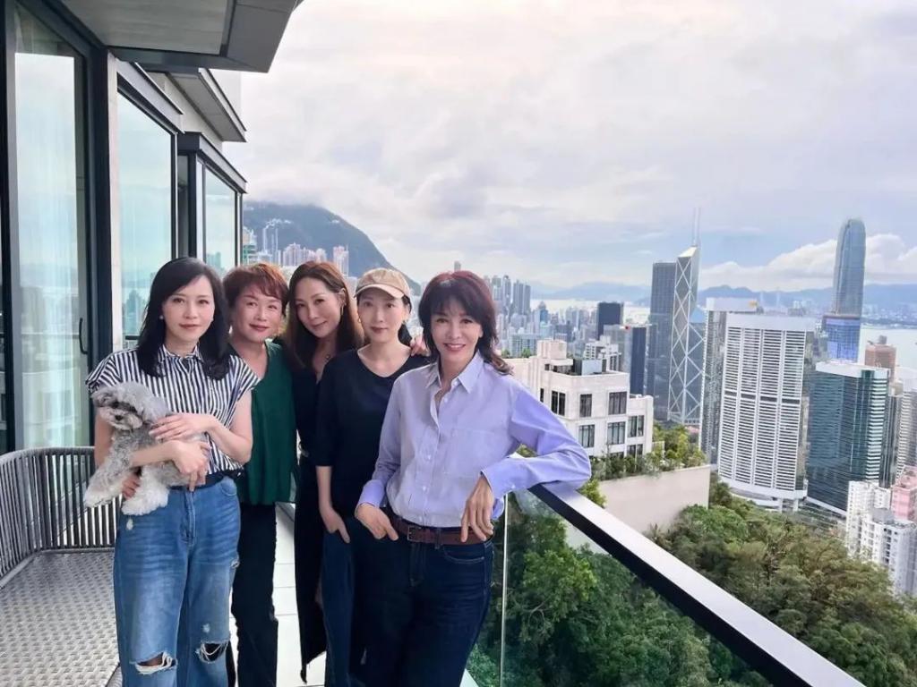 还在执著大红唇的港风妆，我有点倦了