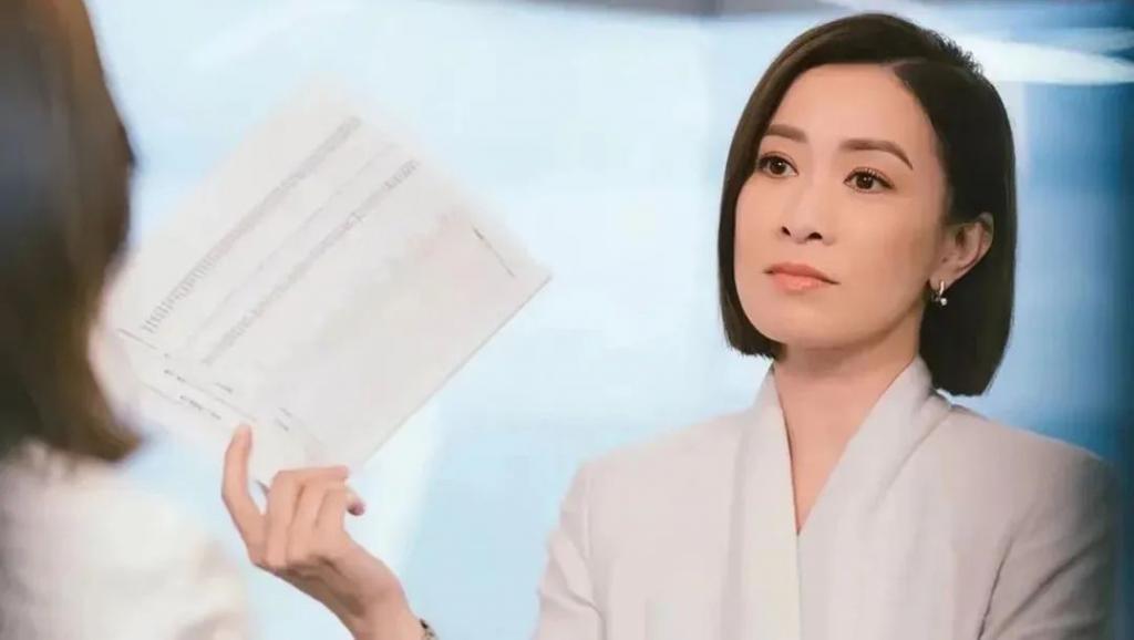 还在执著大红唇的港风妆，我有点倦了
