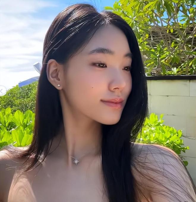 这样真的好吗？小S二女儿秀身材16岁穿衣大胆又略显尴尬