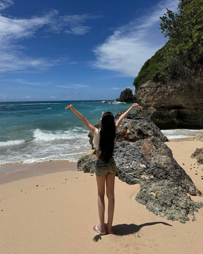 这样真的好吗？小S二女儿秀身材16岁穿衣大胆又略显尴尬